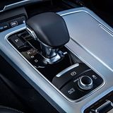 Die Achtgangautomatik erledigt ihre Arbeit unaufgeregt