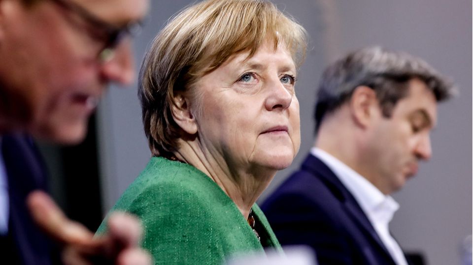 Ostern Lockdown : Oster-Lockdown: Merkel stoppt die Osterruhe, übernimmt ...