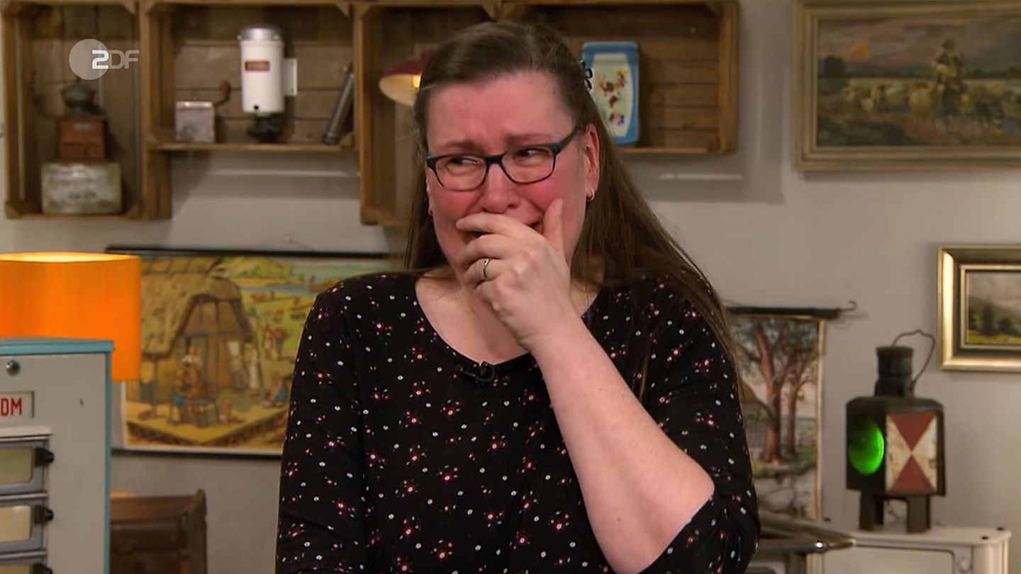 Marlies Fischer bricht im Bares für Rares Studio in Pulheim in Tränen aus