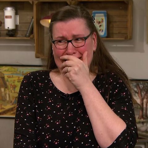 Marlies Fischer bricht im Bares für Rares Studio in Pulheim in Tränen aus