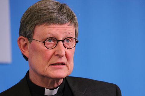 Der Kölner Kardinal Rainer Maria Wölki während einer Pressekonferenz