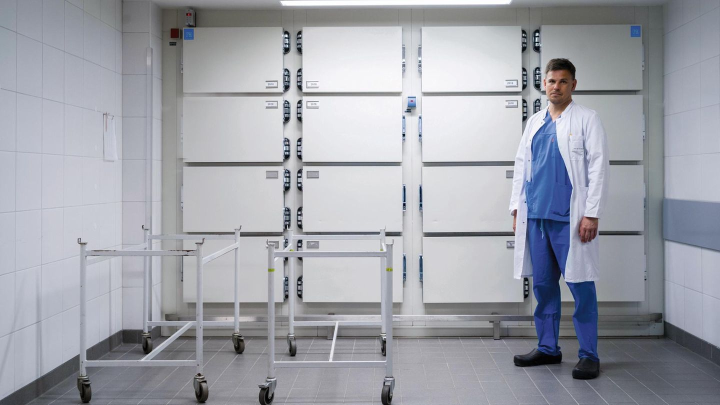 Institut für Rechtsmedizin der Charite, Universitätsmedizin Berlin, PD Dr. med. Claas T. Buschmann, Portrait, Medizin, Europa; Deutschland; Berlin; 30.04.2019Engl: Insitute for forensic medicine, Charite, University Berlin, PD Dr. med. Claas T. Buschm... Institut für Rechtsmedizin der Charite, Universitätsmedizin Berlin, PD Dr. med. Claas T. Buschmann