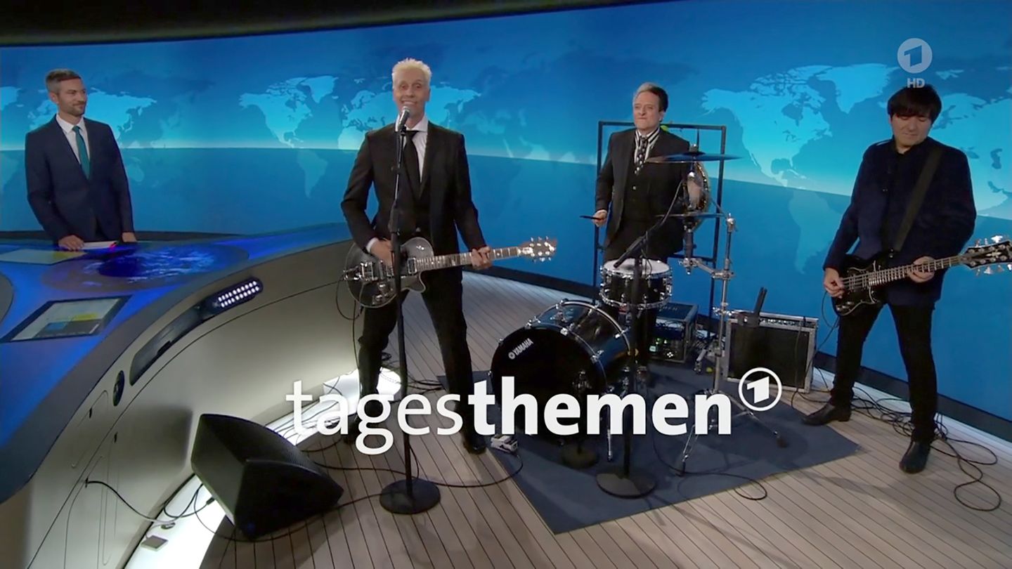 Die Band die Ärzte treten bei den Tagesthemen auf