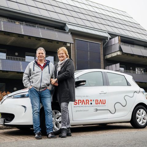 Andreas und Petra Frerichs haben Haus und Auto verkauft, zahlen für die neue Wohnung eine Flatrate-Miete und nutzen Carsharing