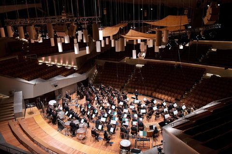 Ensemble der Berliner Philharmoniker spielen ohne Publikum in Coronzeiten.