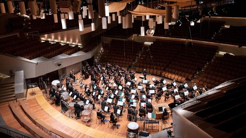 Ensemble der Berliner Philharmoniker spielen ohne Publikum in Coronzeiten.