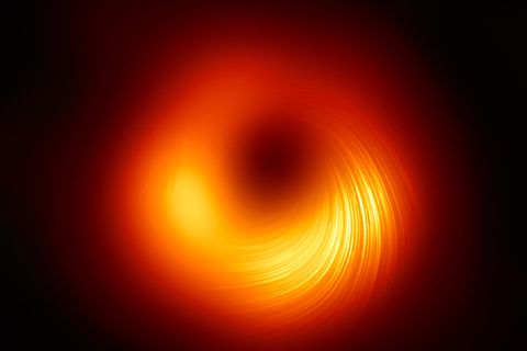 Das Schwarze Loch M87 mit seinen Magnetfeldern