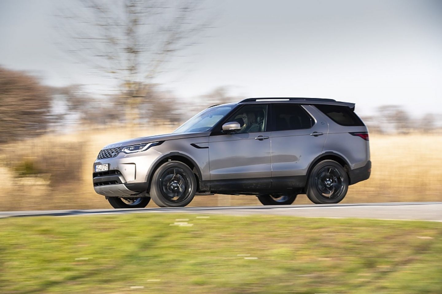 Der Land Rover Discovery ist 4,96 Meter lang