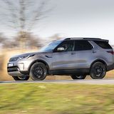 Der Land Rover Discovery ist 4,96 Meter lang