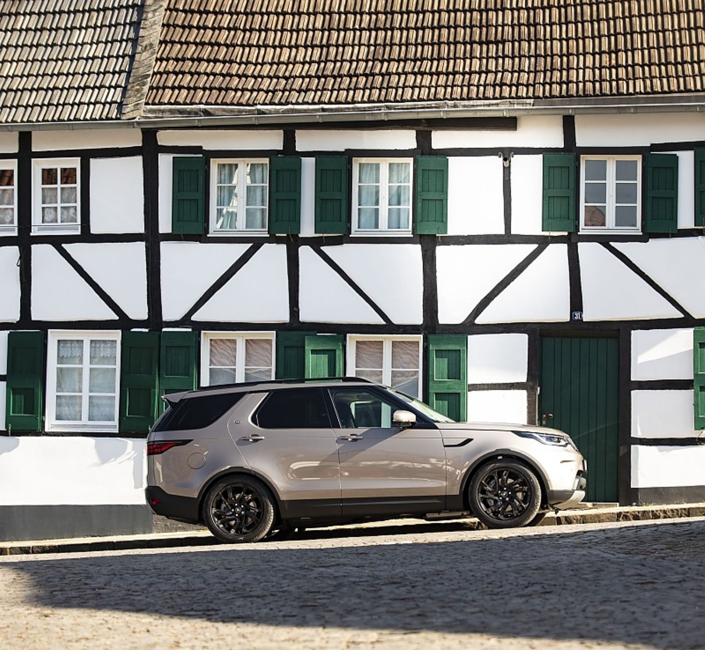 Der Land Rover Discovery kostet mindestens 67.022,64 Euro