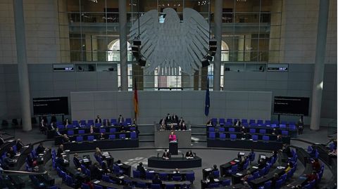 Mehr Transparenz im Bundestag: Ein Lobbyregister sollen Nebentätigkeiten offenlegen – und das Vertrauen in die Politik wieder herstellen.