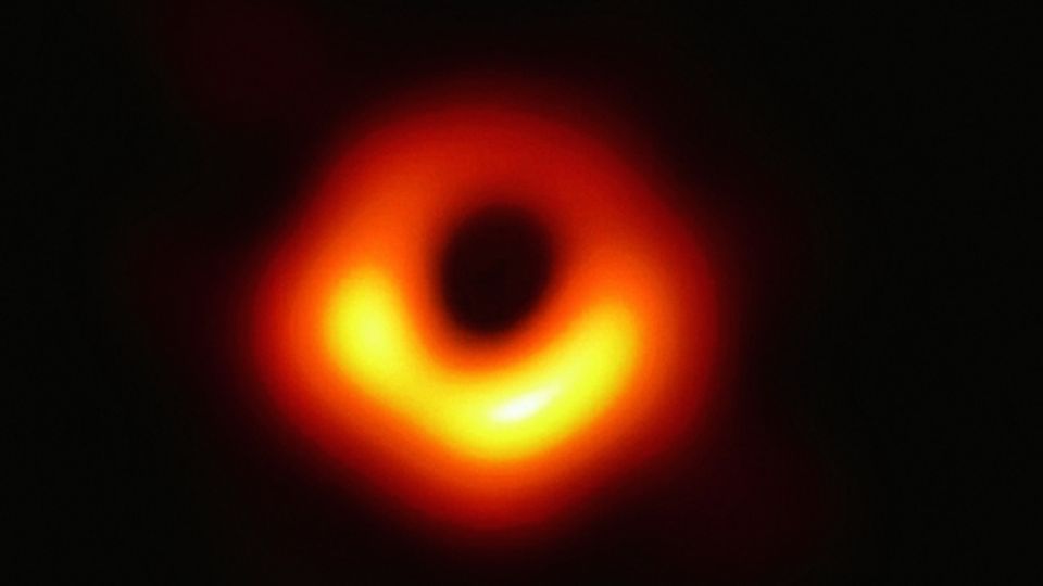 2019 veröffentlichtes Bild des Schwarzen Lochs inmitten der Galaxie M87