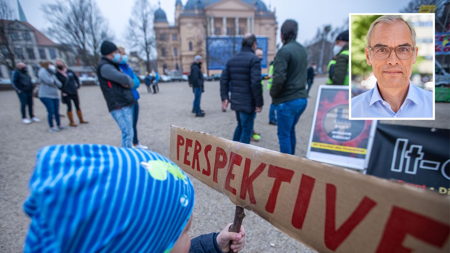 Protestaktion von Gastronomen, Einzelhändlern und Hotelbetreibern in Schwerin