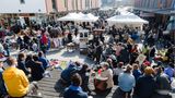Samstags lockt die Flohschanze mit Antiquitäten, Kuriosem und modernen Schmuckstücken. Beim Stöbern wurde hier schon der eine oder andere kleine Schatz entdeckt