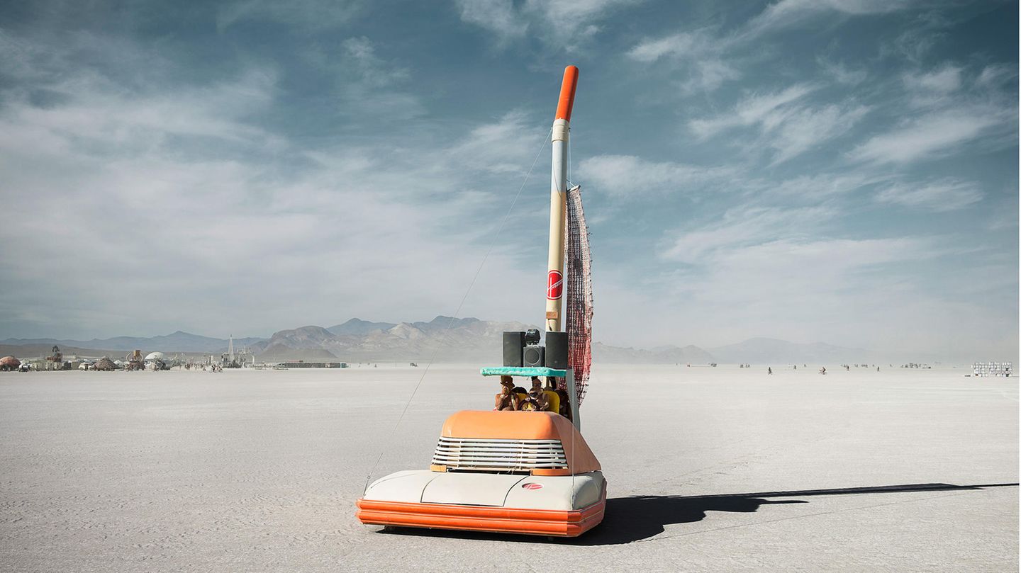 Schmoover - der Hoover-Staubsauger in der Wüste. Der Gag stammt aus Mel Brooks "Spaceballs".