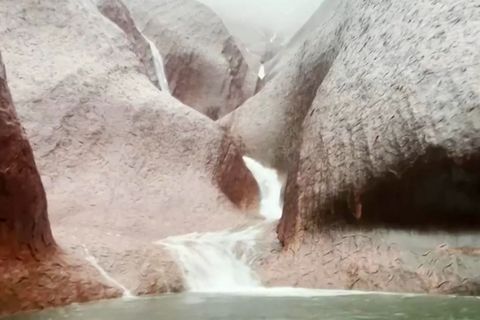 Wasserfälle am heiligen Berg Uluru