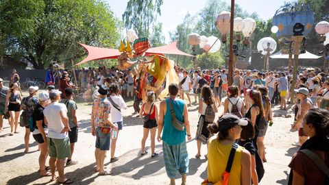 2019 tanzten die Feiernden noch vor den Bühnen des Fusion-Festivals