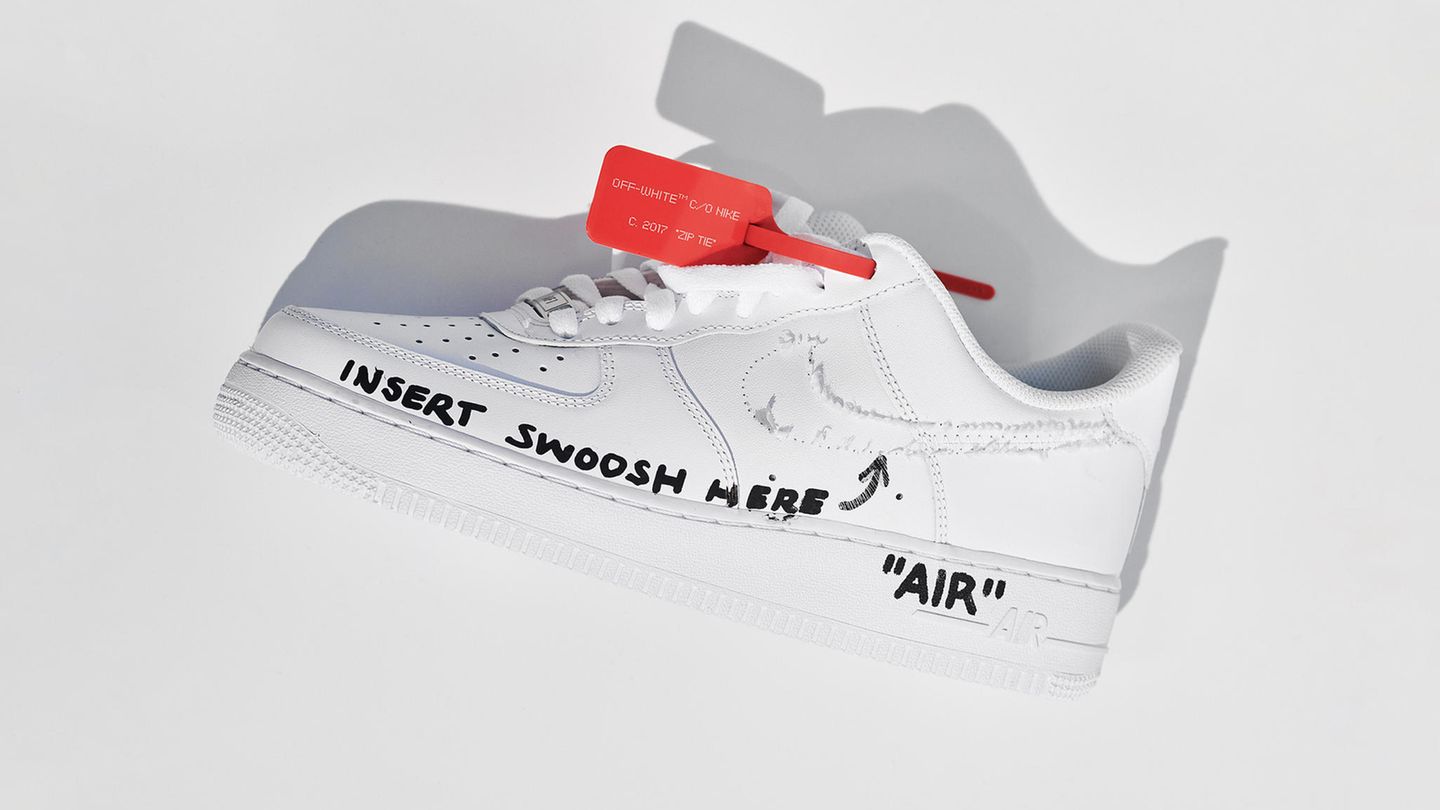 Die Erklärungen seines Designs versteckt Virgil Abloh nicht in Untertiteln. Er schreibt sie entweder direkt auf den Schuh oder überlässt den Leser seiner Fantasie.