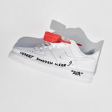 Die Erklärungen seines Designs versteckt Virgil Abloh nicht in Untertiteln. Er schreibt sie entweder direkt auf den Schuh oder überlässt den Leser seiner Fantasie.