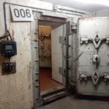 Diesen atomsicheren Bunker im Märkisch-Oderland östlich von Berlin kann man nur im Rahmen einer Führung besichtigen. Der Atombunker Garzau aus dem Jahre 1976 diente der Nationalen Volksarmee der DDR als Organisations- und Rechenzentrum.