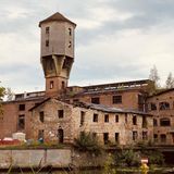 Seit Jahrzehnten verlassen liegt die Papierfabrik Wolfswinkel am Finowkanal nördlich von Berlin. Seit dem 18. Jahrhundert wurde hier Papier hergestellt. Nach der Wende ging das Unternehmen 1992 Pleite.