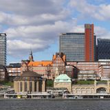 Vom Südufer der Elbe in Steinwerder gibt es einen besonderen Ausblick auf die Hamburger Skyline