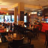 Das Chakra Café st durch seine Panoramafenster und der gemütlichen Inneneinrichtung eine Wohlfühloase. Neben dem beliebten Sonntagsbrunch gibt es auch unter der Woche leckeres Frühstück sowie zur Mittags- und Abendzeit einzigartige Gerichte und Drinks.