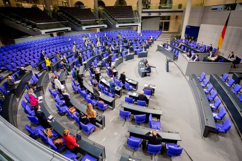 Abgeordnete bei einer Abstimmung im Bundestag