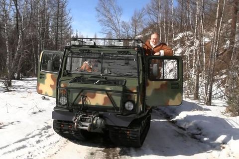 Der Chef fährt selbst. Putin in seinem GAZ-3351.