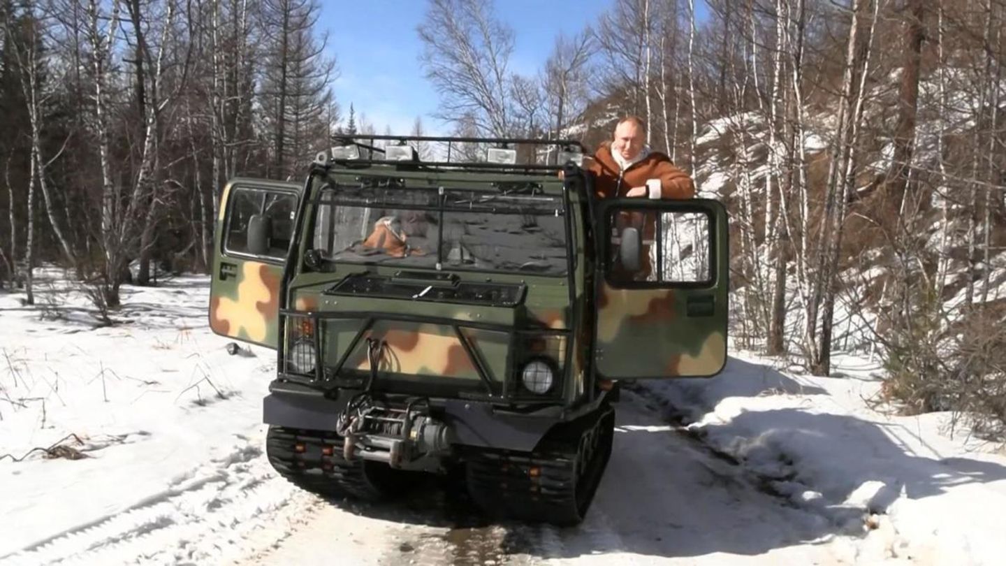 Der Chef fährt selbst. Putin in seinem GAZ-3351.