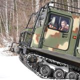 Der Antrieb erfolgt durch vier Ketten.