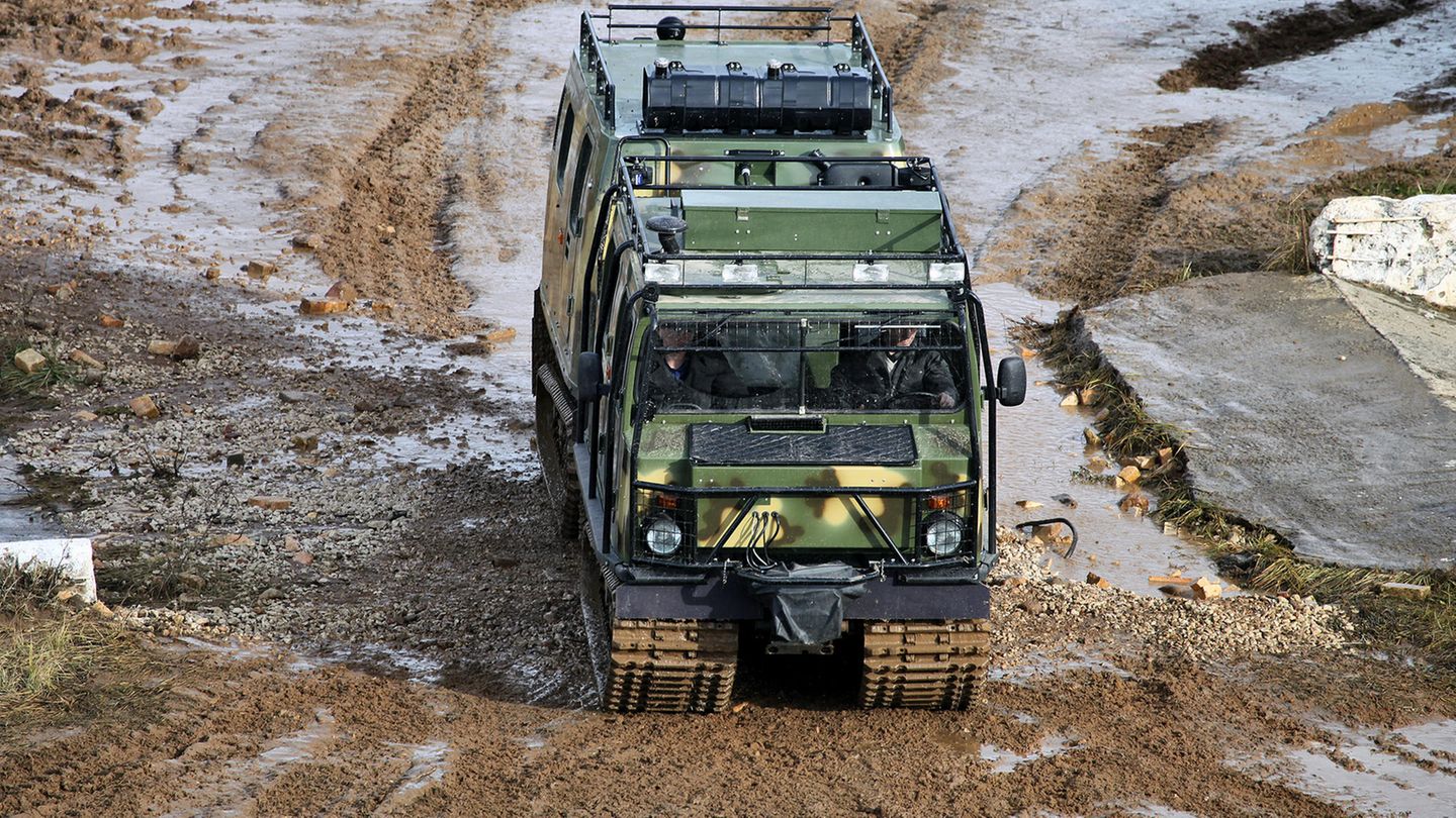 Hier sieht man die extra breiten Ketten des russischen Modells.