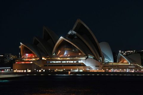 Sidney macht bei der globalen "Earth Hour" den Anfang: Eine Stunde lang ist das berühmte Opernhaus zappenduster.