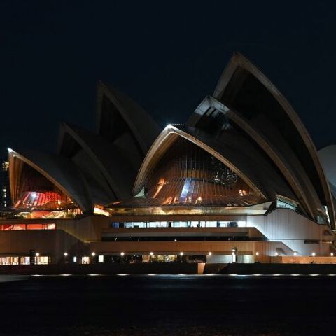 Sidney macht bei der globalen "Earth Hour" den Anfang: Eine Stunde lang ist das berühmte Opernhaus zappenduster.