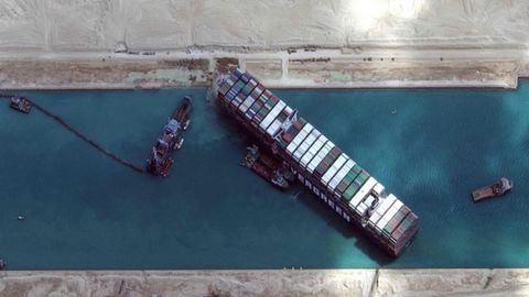 Das Containerschiff "Ever Given" von oben