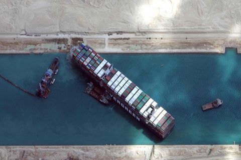 Das Containerschiff "Ever Given" von oben