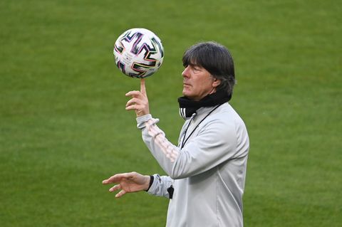 Vor Quali-Spiel gegen Rumänien: "Ich fand es richtig gut": Löw verteidigt umstrittene T-Shirt-Aktion der Nationalelf