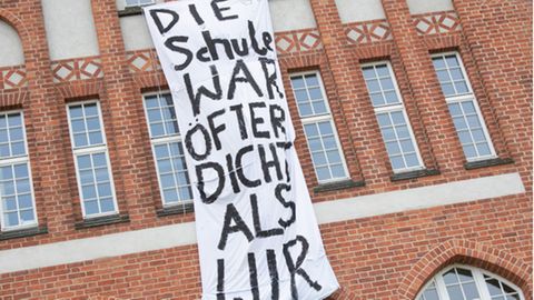 Das Motto eines Abi-Jahrgangs in Stralsund: "Die Schule war öfter dicht als wir"