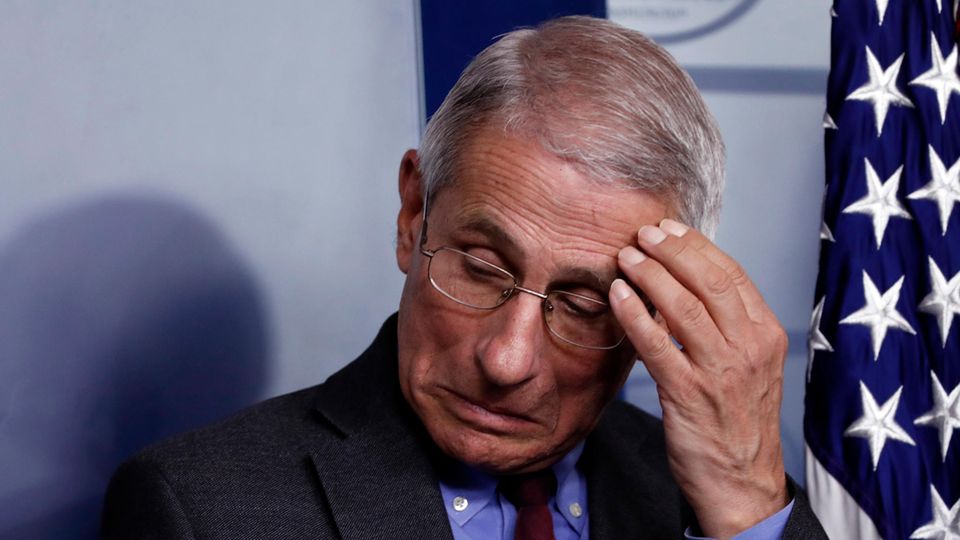 Anthony Fauci reagiert irritiert auf eine Aussage des damaligen US-Präsidenten Donald Trump Anthony Fauci reagiert irritiert auf eine Aussage des damaligen US-Präsidenten Donald Trump