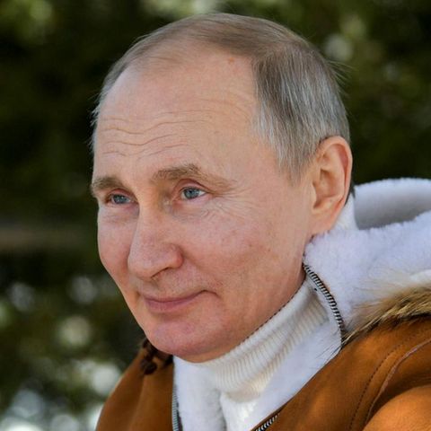 Seinen Urlaub in der Taiga teilt Wladimir Putin gern mit der Welt, nicht aber seine angebliche Corona-Vakzinierung 
