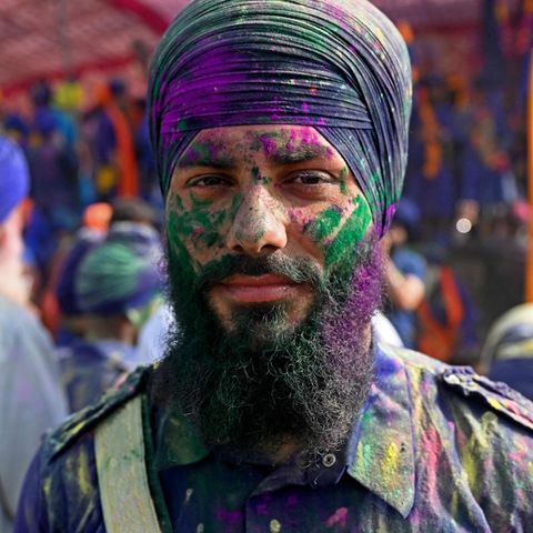 40.000 Neuinfektionen pro Tag: Holi-Fest in Indien: Ohne Abstand, ohne Masken – gigantische Feiern sorgen für Kopfschütteln