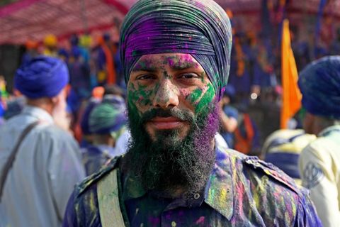 40.000 Neuinfektionen pro Tag: Holi-Fest in Indien: Ohne Abstand, ohne Masken – gigantische Feiern sorgen für Kopfschütteln