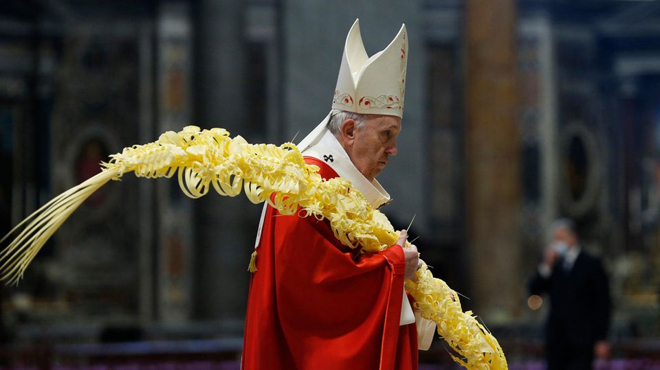 Papst Franziskus feiert die Messe zum Palmsonntag im Vatikan