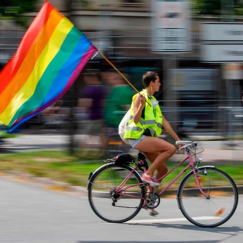 Fahrraddemo zum 40. Jahrestag des Christopher Street Days (CSD) in Hamburg