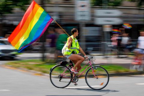 Fahrraddemo zum 40. Jahrestag des Christopher Street Days (CSD) in Hamburg