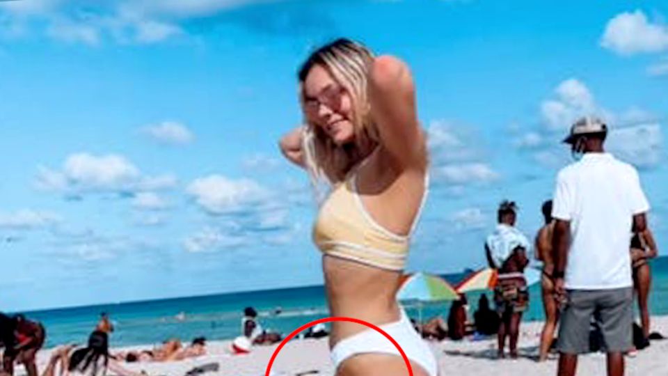 Tiktokerin schießt Bikini-Foto am Strand – und realisiert erst später wonach es aussieht