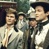 Mehr als 150 Jahre liegt der amerikanische Bürgerkrieg zurück, doch die Spuren sind noch heute zu sehen, etwa in der politischen Spaltung zwischen Demokraten und Republikanern. Kaum eine Serie hat das Bild von dieser Zeit so stark geprägt wie "Fackeln im Sturm". Die 15-teilige Serie erzählt von der Männerfreundschaft zwischen Orry Main (Patrick Swayze, l.) und George Hazard (James Read), die auch den Sezessionskrieg übersteht. Ein opulentes Drama, voller Liebe, Herzschmerz und Spannung. Perfekt geeignet für eine faulen Feiertag auf dem Sofa.  ZDFneo zeigt die sechs Folgen der ersten Staffel von "Fackeln im Sturm" am Karfreitag ab 11.35 Uhr. Die zweite Staffel läuft einen Tag später, ab 11.45 Uhr.