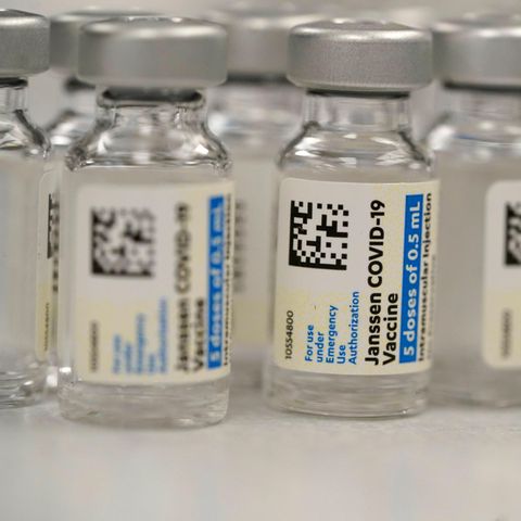 Fläschchen des Corona-Impfstoffs von Johnson & Johnson