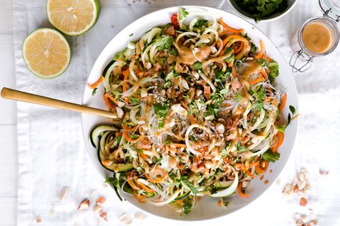 Einfach, schnell und lecker: Gesunder Pad-Thai-Salat
