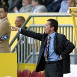 Das letzte Testspiel gegen Ungarn vergeigen die Deutschen mit 0:2 in Kaiserslautern ebenfalls. Der Trainer des Gegners heißt Lothar Matthäus. Bei der darauf folgenden EM scheitert die DFB-Elf erneut in der Hinrunde. Völler tritt zurück und Jürgen Klinsmann übernimmt.